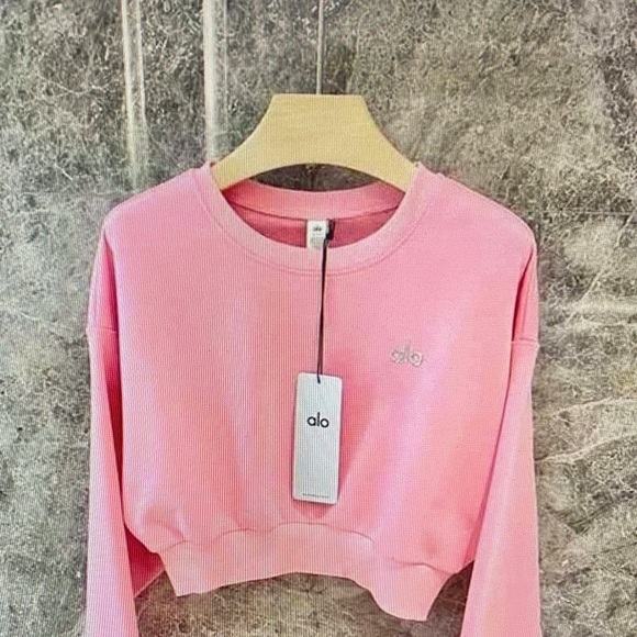 ALO Yoga Blush Pink Sweatshirt and Shorts Set - Picture 3 of 4